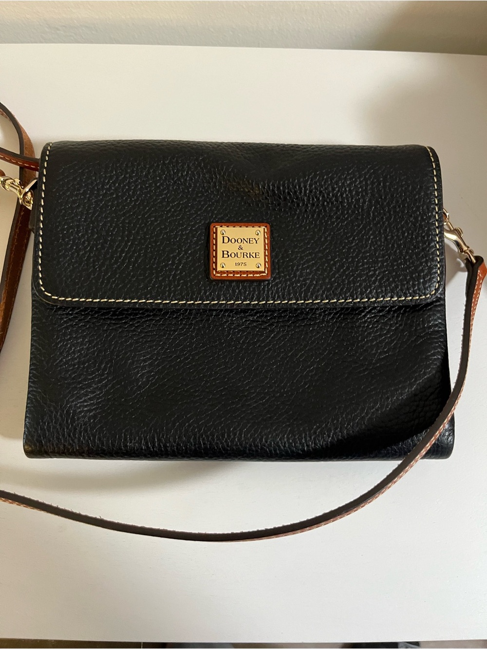 Dooney & Bourke NWOT Pebble Grain Hunter Crossbody (accordion)